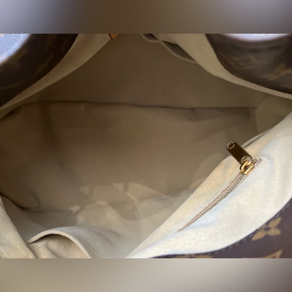 Authentic Louis Vuitton Monogram Artsy Handbag - Picture 11 of 15